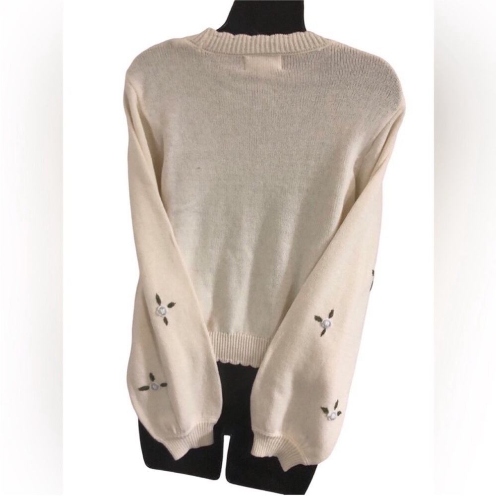 Jessica Simpson Cream blue‎ rosebud embroidered scallop neck sweater size Small - Picture 11 of 15